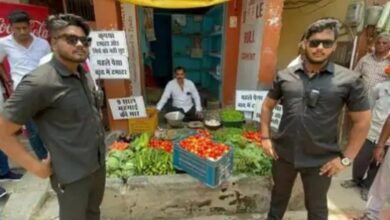 Photo of टमाटर की रखवाली के लिए दुकानदार ने किराए पर रखे बाउंसर…!