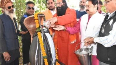 Photo of वल्र्ड कप में भारत की जीत की कामना को लेकर अखाड़ा परिषद अध्यक्ष श्रीमहंत रविंद्रपुरी ने किया भगवान शिव का दुग्धाभिषेक