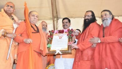 Photo of मध्य प्रदेश के मुख्यमंत्री डा.मोहन यादव को निरंजनी अखाड़े में संतों ने किया सनातन भूषण सम्मान से सम्मानित