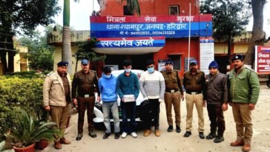 Photo of पुलिस ने 1 किलो चरस समेत तीन गिरफ्तार किए  आई 20 कार से देहरादून में स्टूडेंस को स्पलाई करने के लिए ले जायी रही थी चरस