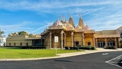 Photo of न्यूयॉर्क में हिंदू मंदिर में तोड़फोड़, अखिल भारतीय अखाड़ा परिषद के अध्यक्ष श्री महंत रवीन्द्र पुरी जी ने निंदा की और कहा कि यह ‘अस्वीकार्य’ है